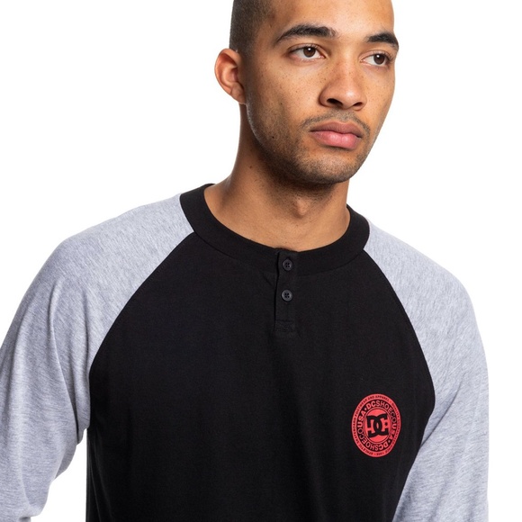 DC MEN'S LONG SLEEVE HOODED TOP NWT - Picture 3 of 9